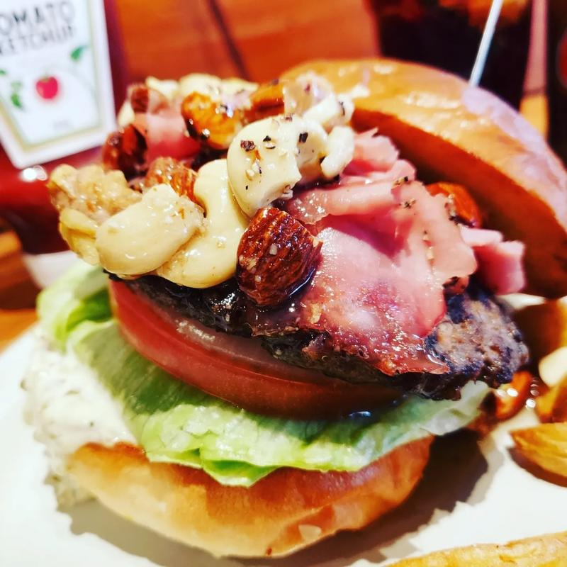 スーパービーフナッツバーガー(あべのDining BUZZ)