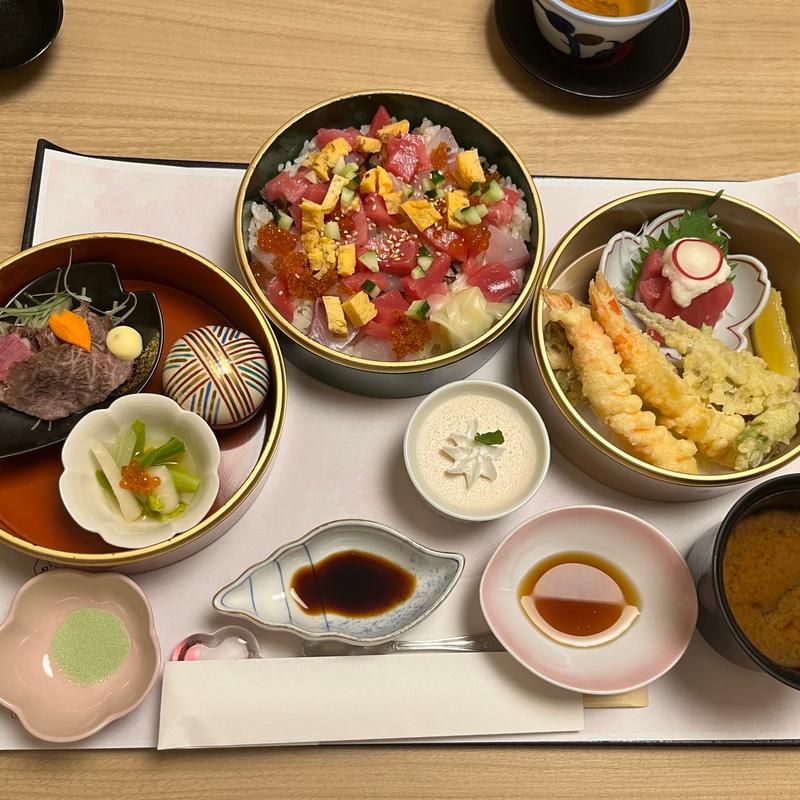 お花見弁当(花月 かぶと （かげつ かぶと）)