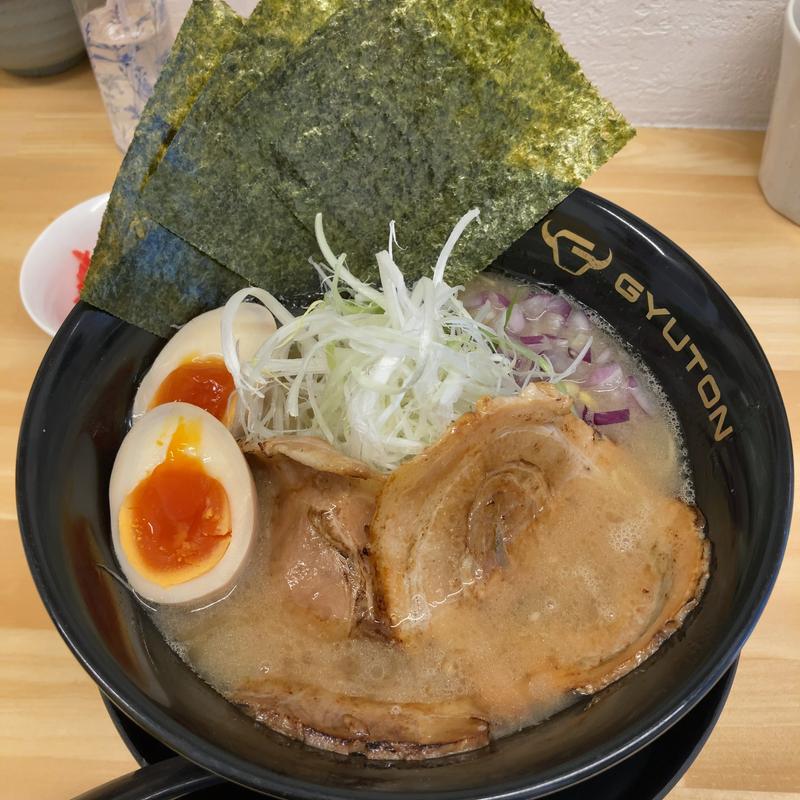 特製ラーメン(GYUTON)