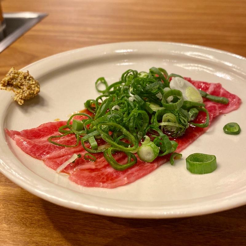 和牛ほほ肉刺 ねぎからし(焼肉割烹QUON)