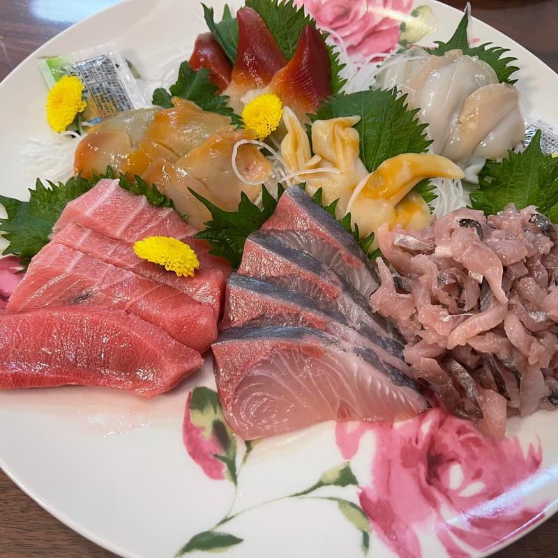 お刺身（中トロ・かんぱち・貝盛り合わせ・あじなめろう）(文化堂 月島店)