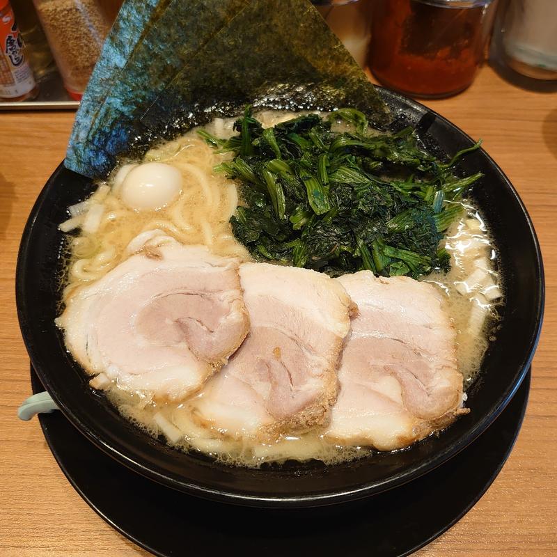 ラーメン＋チャーシュー2枚＋大盛り＋ほうれん草(横浜家系ラーメン 誉家（ほまれや）)