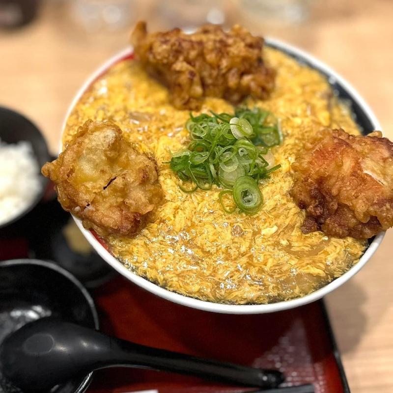 鶏天鶏卵カレーうどん(極楽うどんTKU AWAZA)