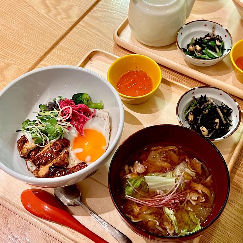 サーモンハラスのかば焼きごはん(マルモキッチン 阪急梅田店)