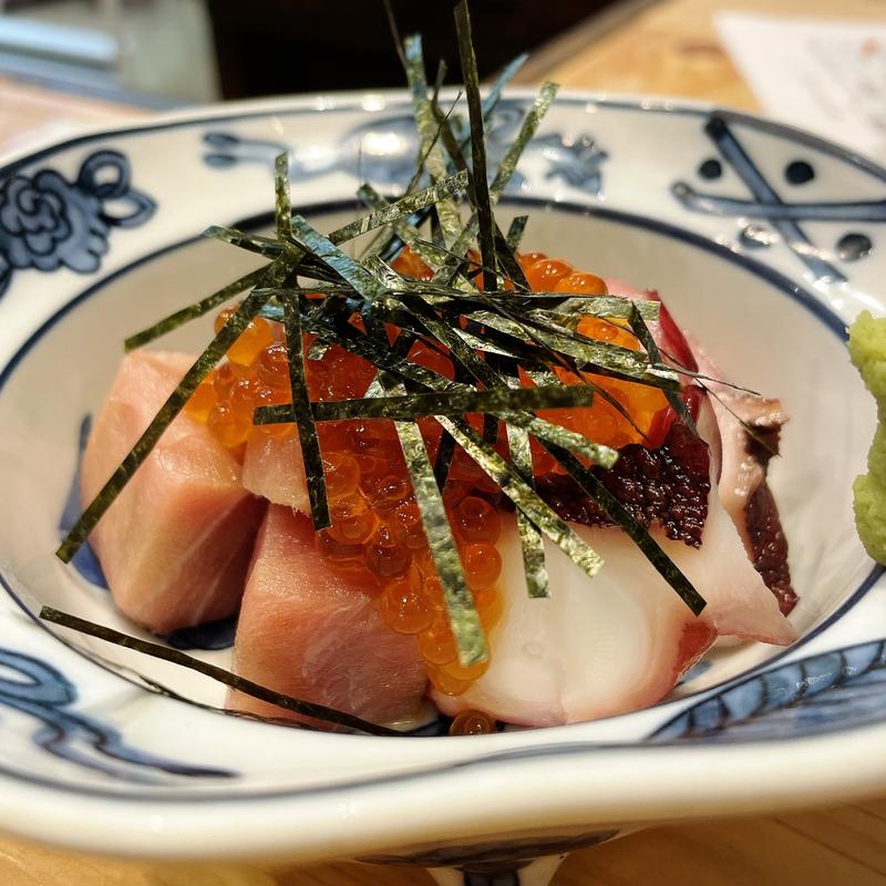 マグロ・タコ・イクラのっけ盛(大衆酒場 チャン栓チャン)