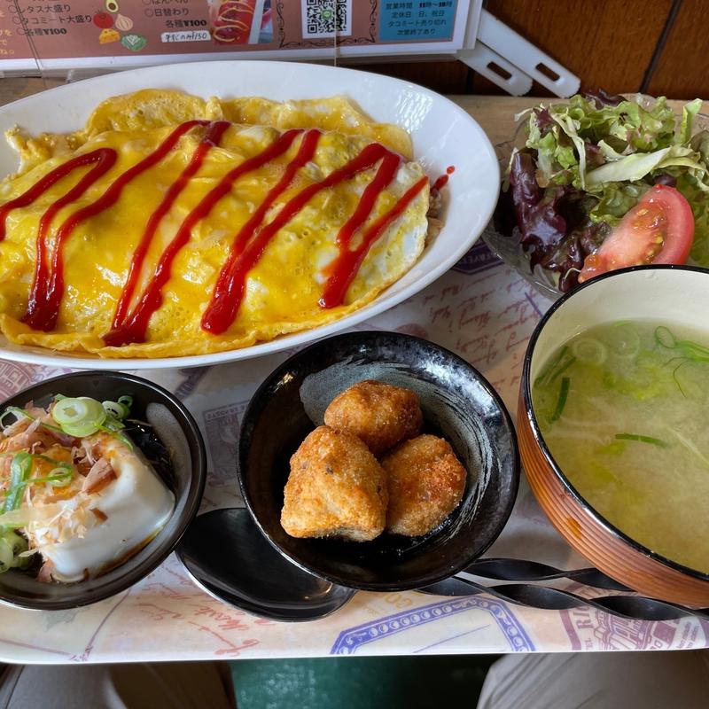 タコミートオムライス（サラダ味噌汁セット）(もごのたこらいす。)