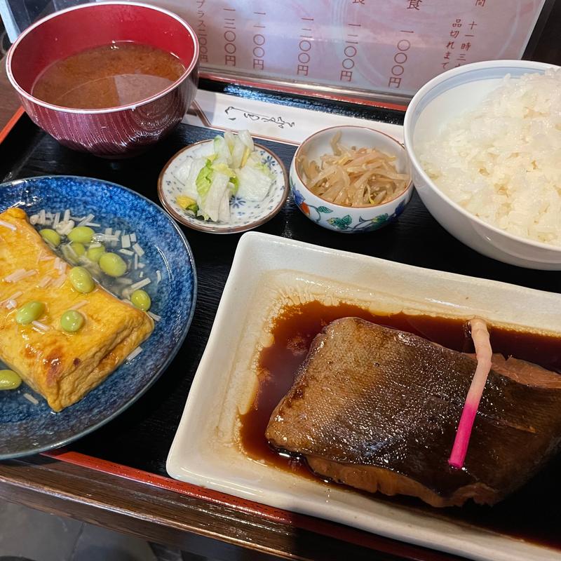 銀鱈の煮付けと出汁巻き卵定食(魚とら)