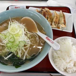 ネギ中華ラーメン+餃子半ライス(くるまやラーメン 勝田市毛店 )