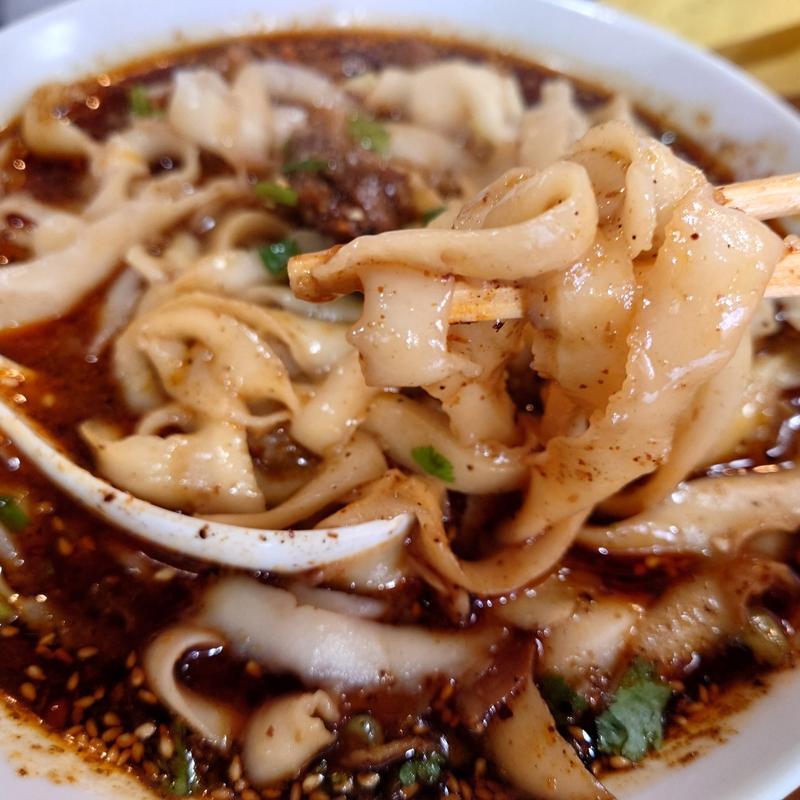 麻辣牛肉面(亀戸刀削麺 （カメイドトウショウメン）)