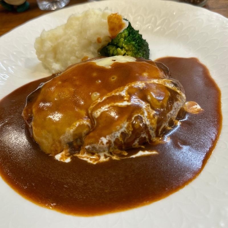 ミラノ風ハンバーグ(西洋料理杉山亭 （セイヨウリョウリスギヤマテイ）)