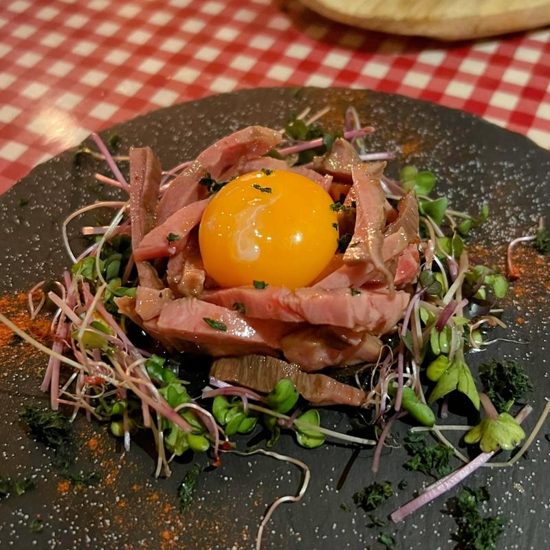 牛タンユッケ(肉バル Brut)