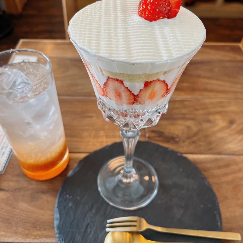 グラスショートケーキ  おやつ(cafe saju / おやつ処 茶寿)