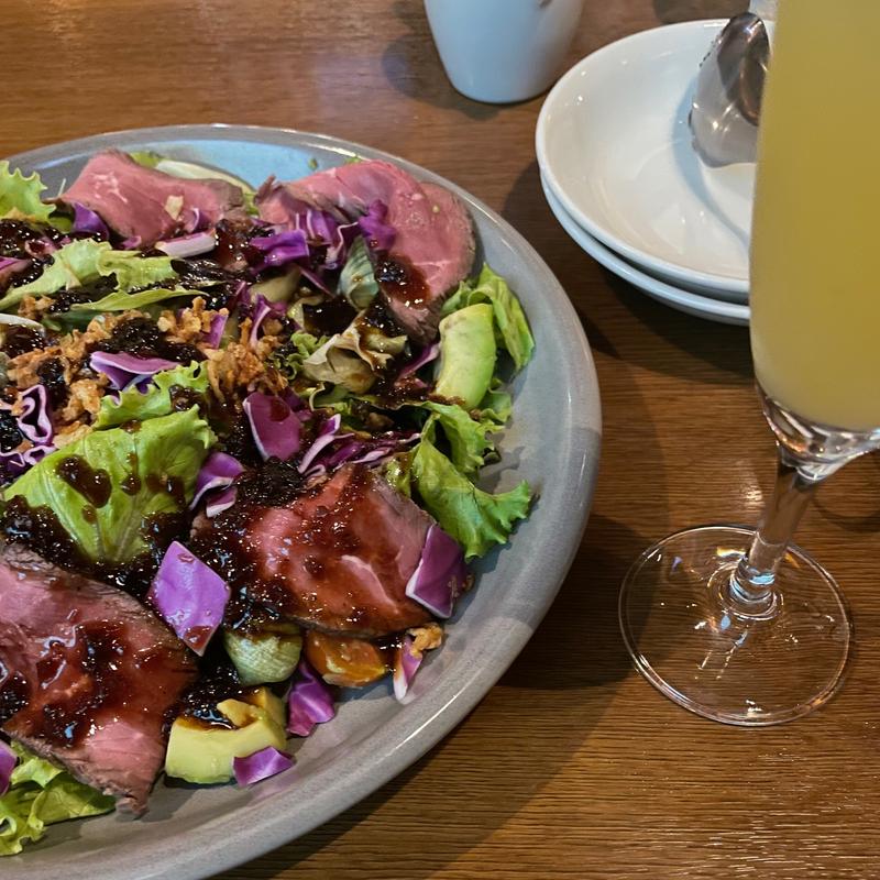 ローストビーフとアボカドのサラダ(AOI cafe（アオイカフェ）)