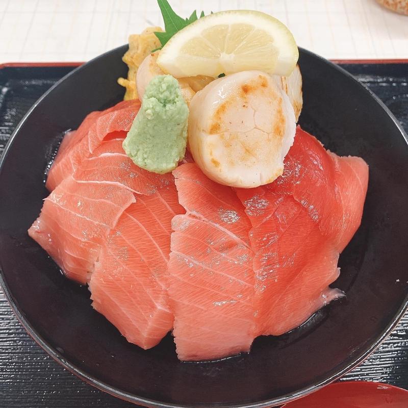 炙りホタテと本まぐろ丼(うんの食堂 )