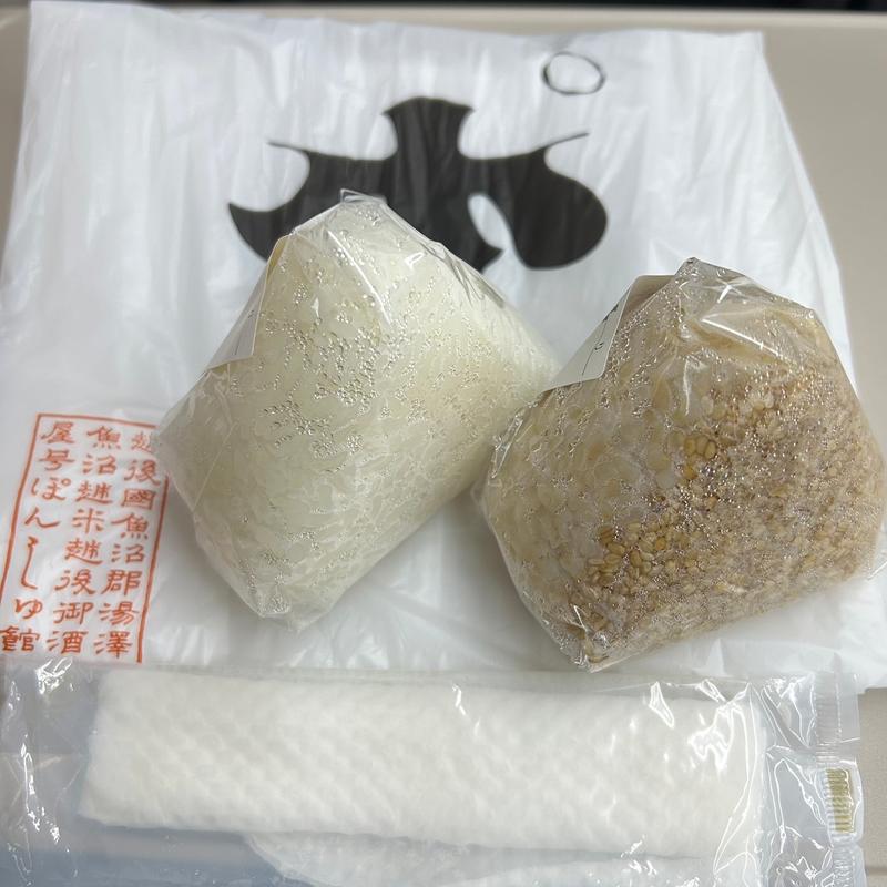 塩おにぎり＋玄米おにぎり(魚沼釜蔵 ぽんしゅ館 )