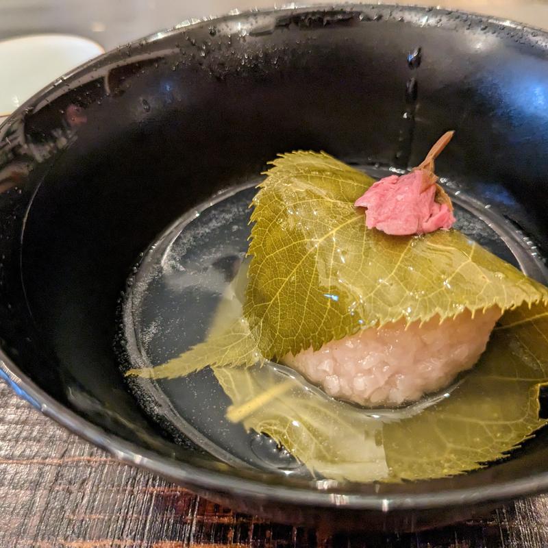 桜餅の葛餡掛け(和菓子 薫風)