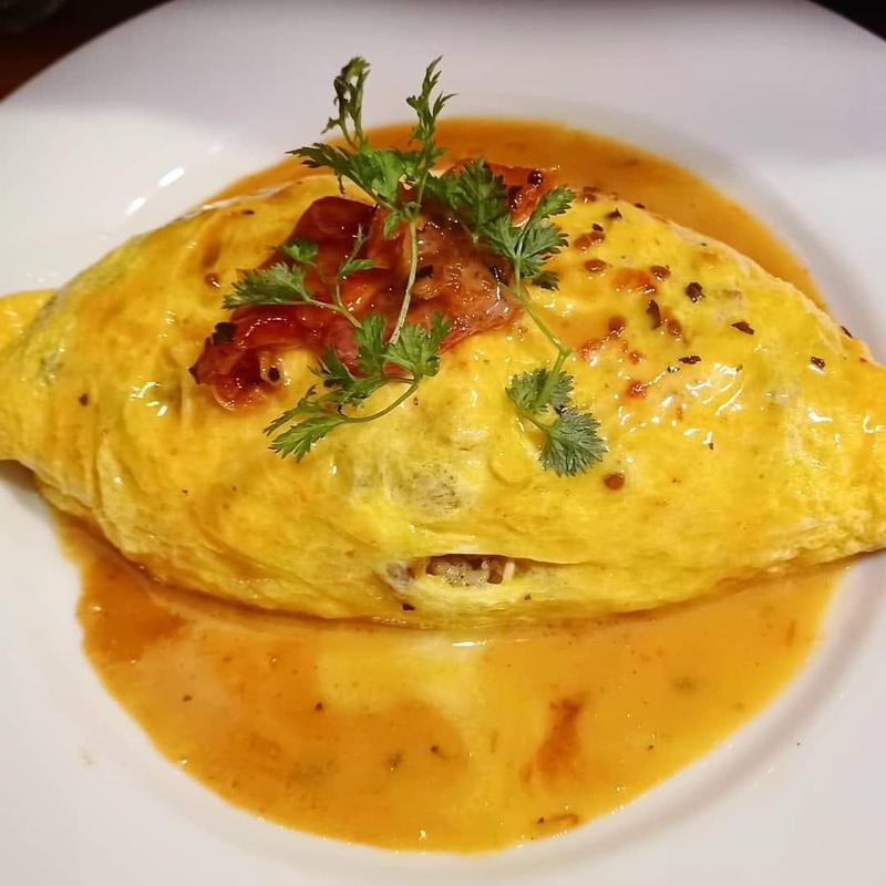 ドライトマトとベーコンのジェノバオムライス(美味卵家)