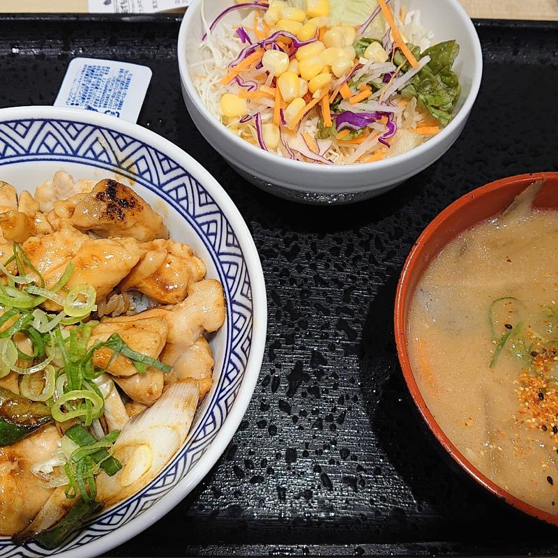 焦がしねぎ焼鳥丼　セット（豚汁変更）(吉野家 大井町駅西口店 )