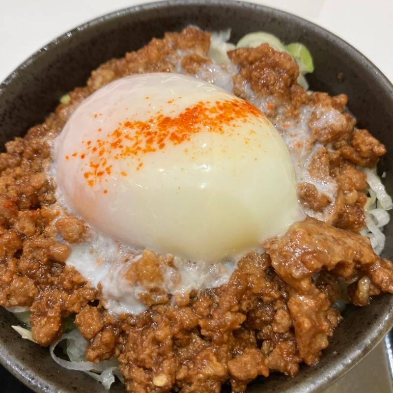 そぼろ温玉丼(弟子屈ラーメン 札幌北広島店)