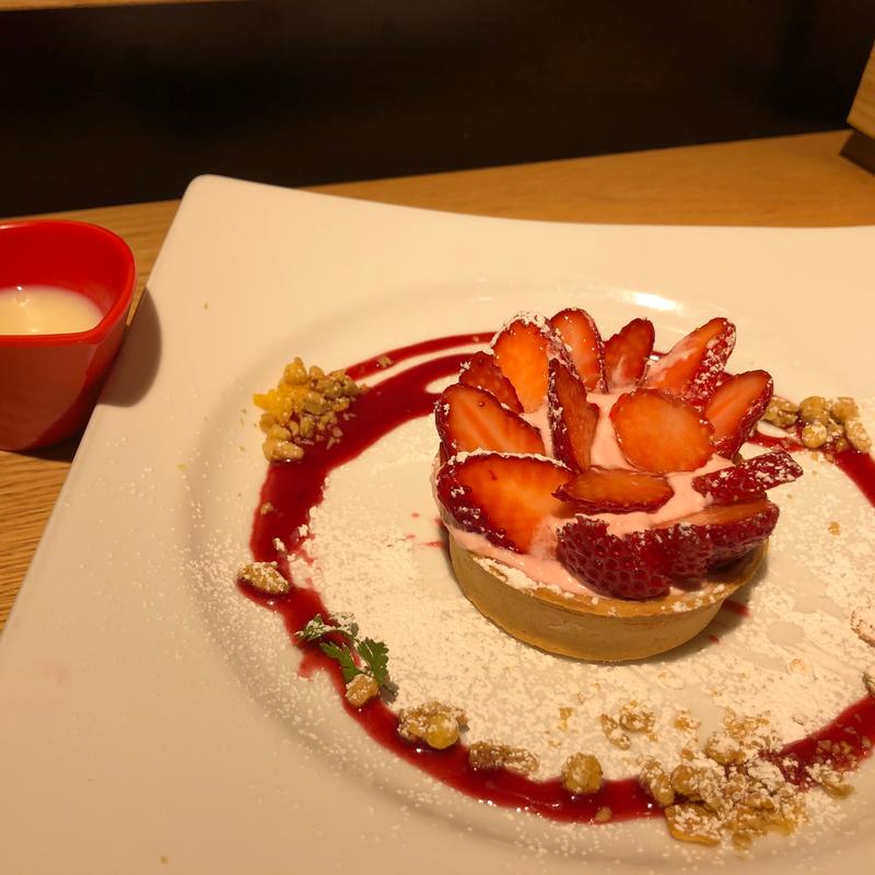 国産フレッシュいちごのタルト（とろ〜り練乳付き）(むさしの森珈琲 浦和太田窪店)