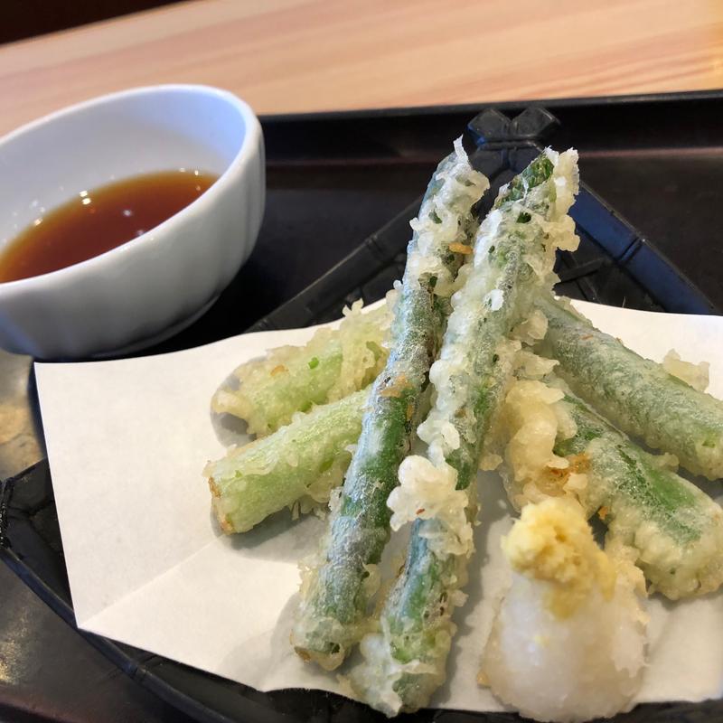 季節の味覚 北海道産アスパラの天ぷら(とんでん 花畑店)