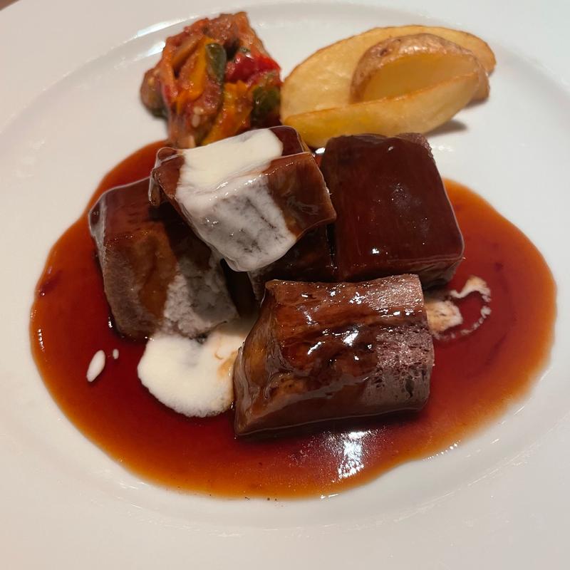 柔らか牛タンのステーキ赤ワイン醤油ソース(和幸亭 茨木店)