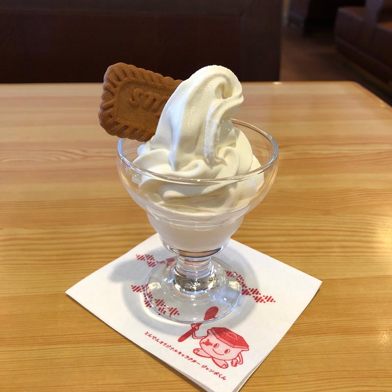 北海道 牛乳ソフト（ビスケット添え）(とんでん 花畑店)