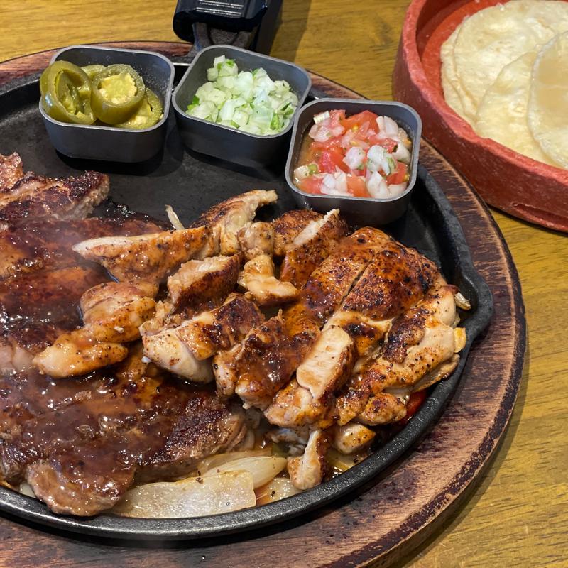 ステーキファヒータ(チキン＆ビーフ)トルティーヤ6枚付き(AMERICAN HOUSE グランベリーパーク店)