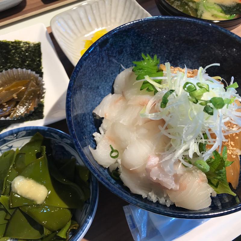 ヒラメの2種丼+めかぶ(浜の七光り)