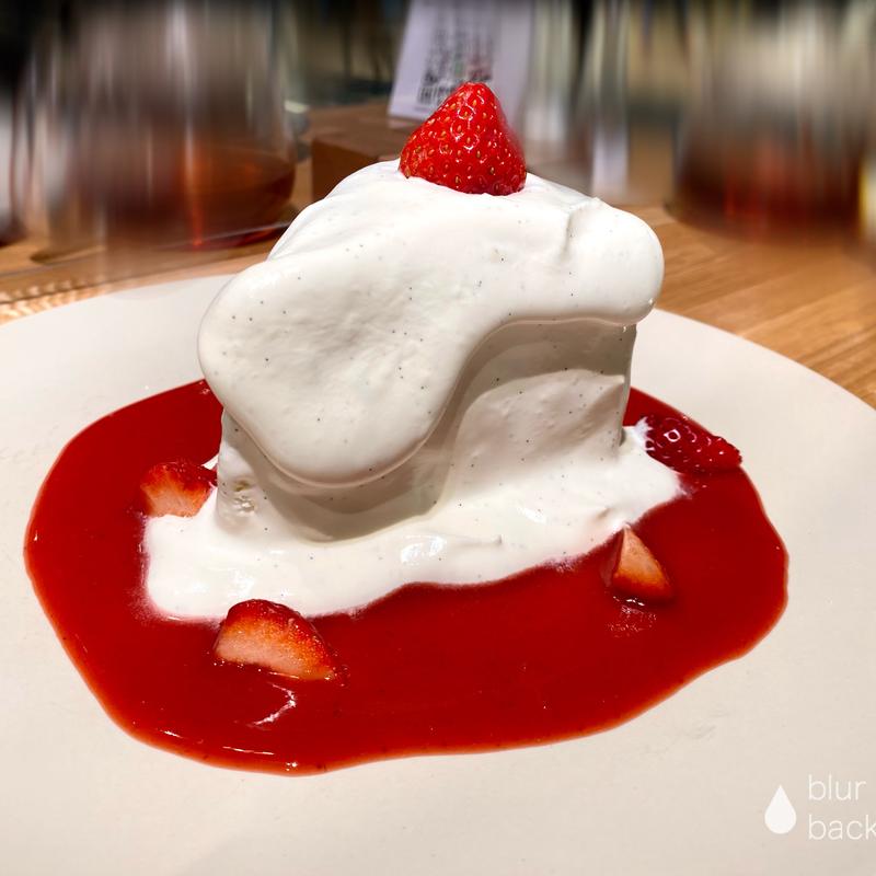 ストロベリーメルティショートケーキ(カフェ tables cook & jonathan‘s bookstore タブレスクック＆ジョナサンズ ブックストア 京橋 店)