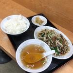 レバニラ定食(龍門飯店)