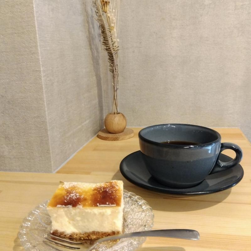 自家製濃厚チーズケーキ(ルールコーヒー＆ロースターズ)