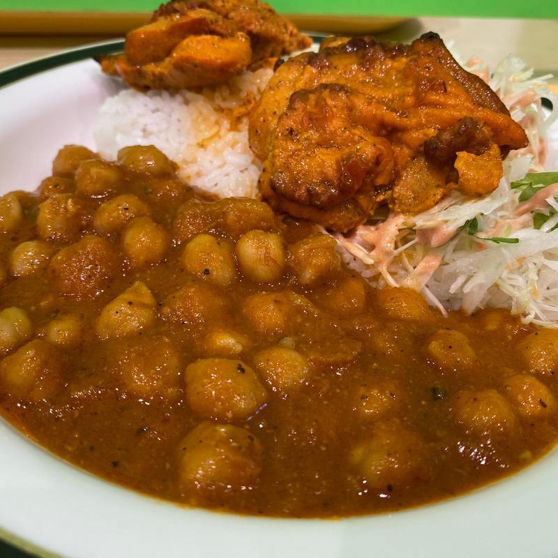 ひよこ豆カレー タンドリーチキン(Quasis Cafe&Kahvaltı)
