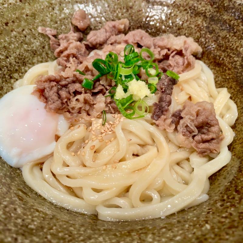 肉温玉生醤油（冷）(踊るうどん 梅田店)