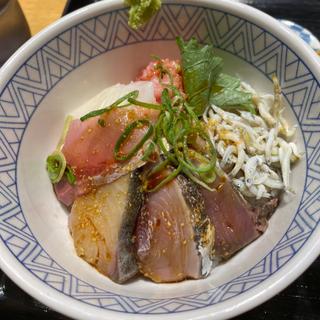 日替り　海鮮丼(寿製麺 よしかわ 川越店)