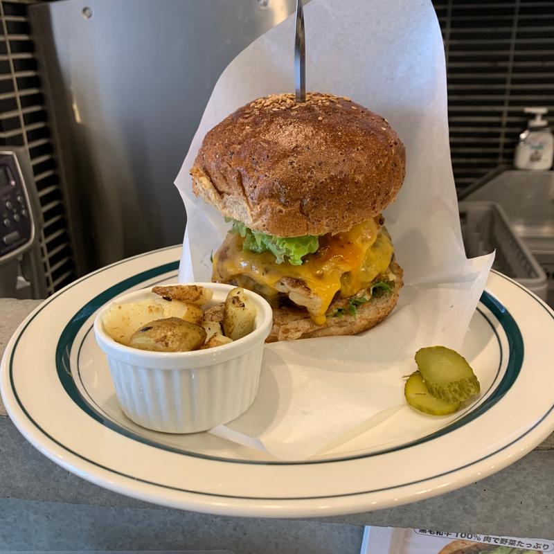 クラシックバーガー(目玉焼き　チェダーチーズ)(ラモーンバーガー RAMONEBURGER)