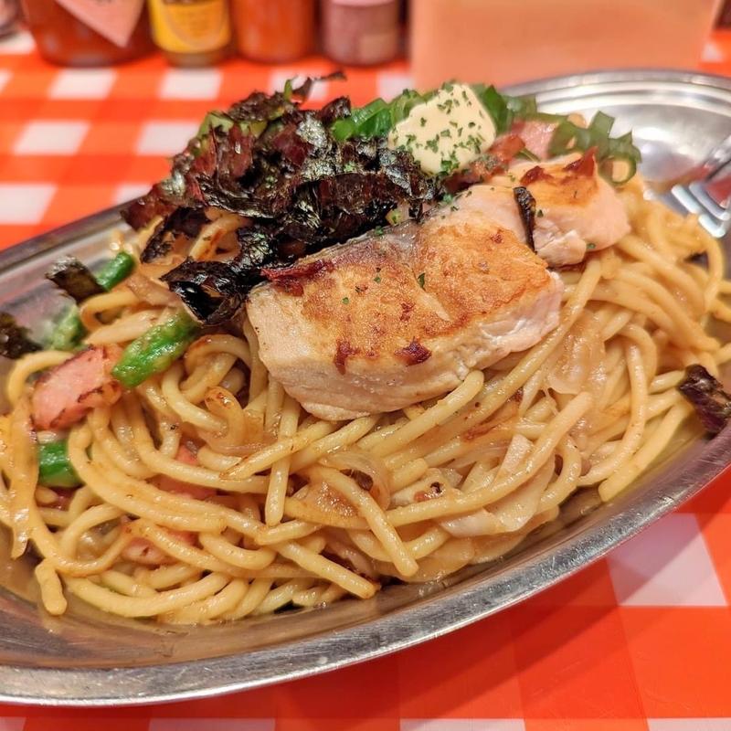 鮭ときのこのバター醤油スパ(スパゲッティーのパンチョ渋谷店)