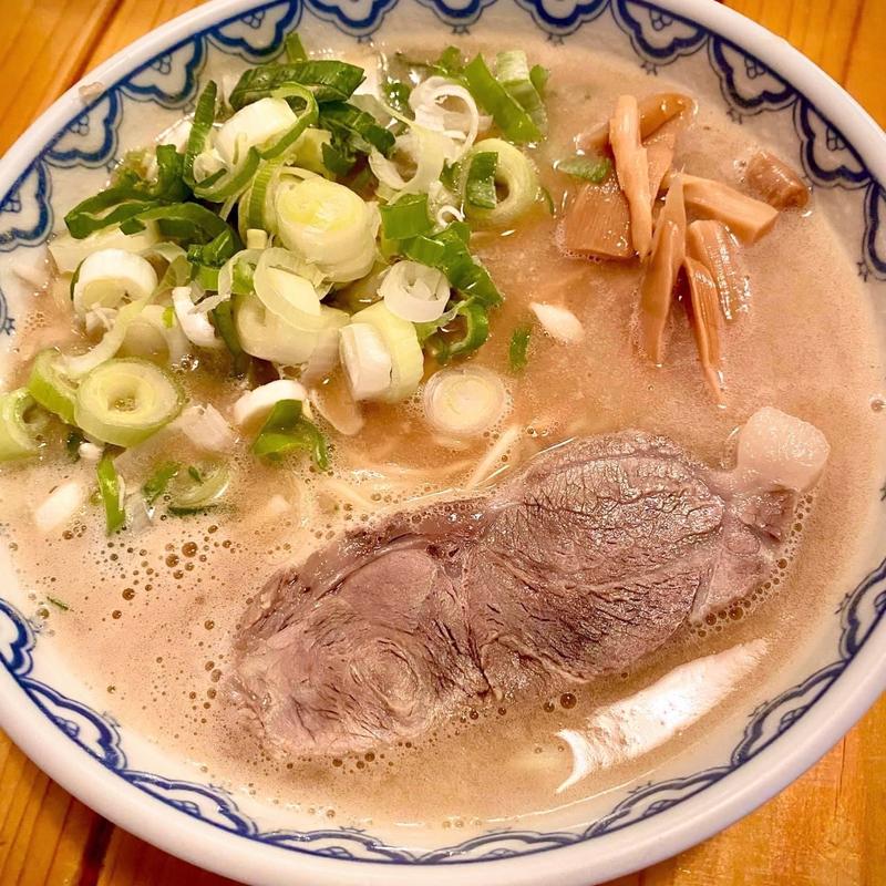 ラーメン(塩煮豚)(とんぴととりの光龍益)