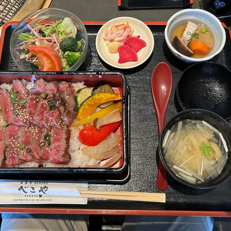 米沢牛ステーキ重（土・日・祝日もご注文🆗）(米澤牛DINING べこや )