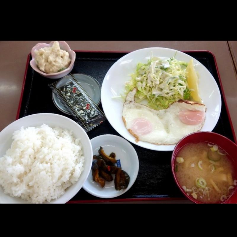 目玉焼き定食(美松食堂)