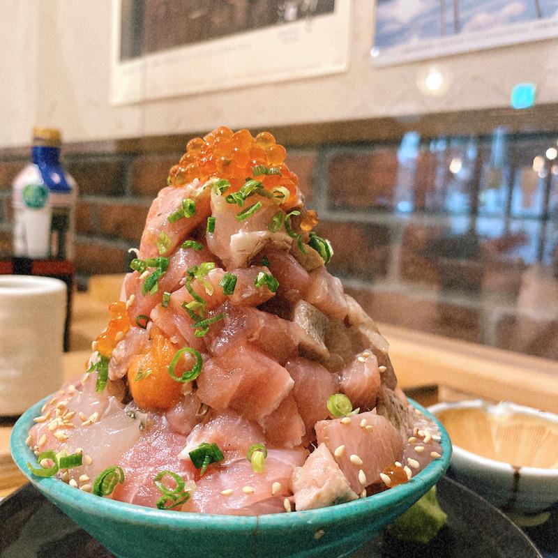 海鮮てっぺん丼(熱海銀座おさかな食堂はなれ)