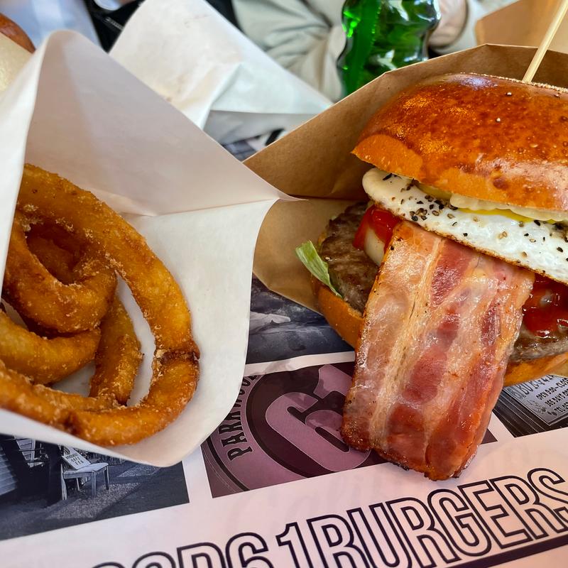 佐世保バーガー(パークウッドロクイチバーガー （Park wood 61 burgers）)