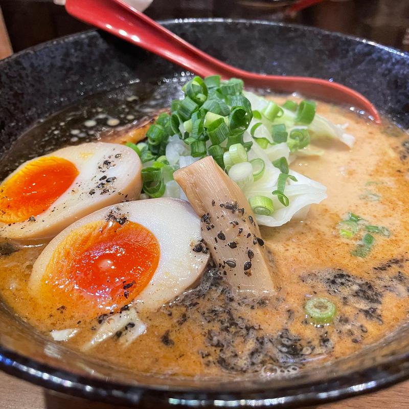 黒龍豚骨ラーメン(味玉)(らーめん幸龍)