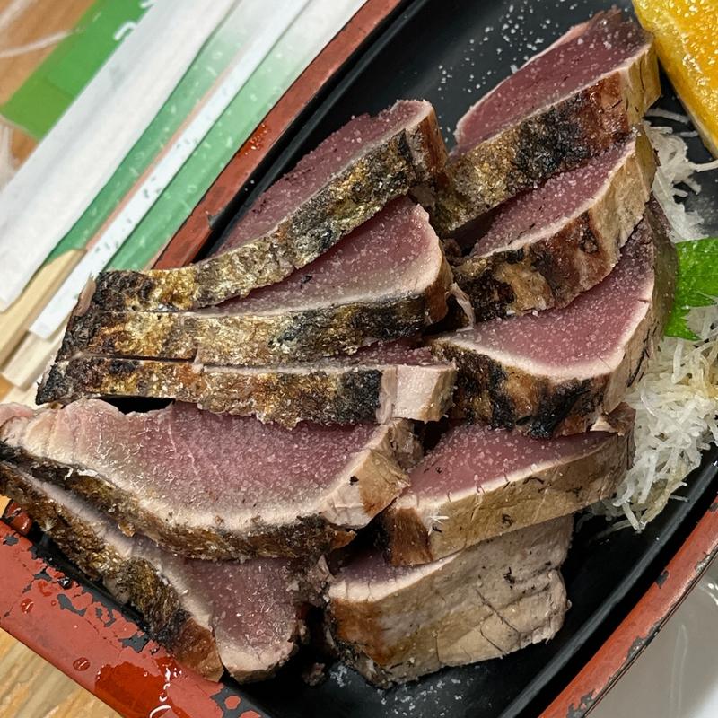 わら焼きのカツオの塩タタキ(やいろ亭 )