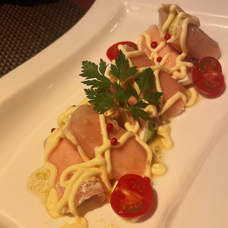 モツァレラとアボガドの生ハムロール(アムール)