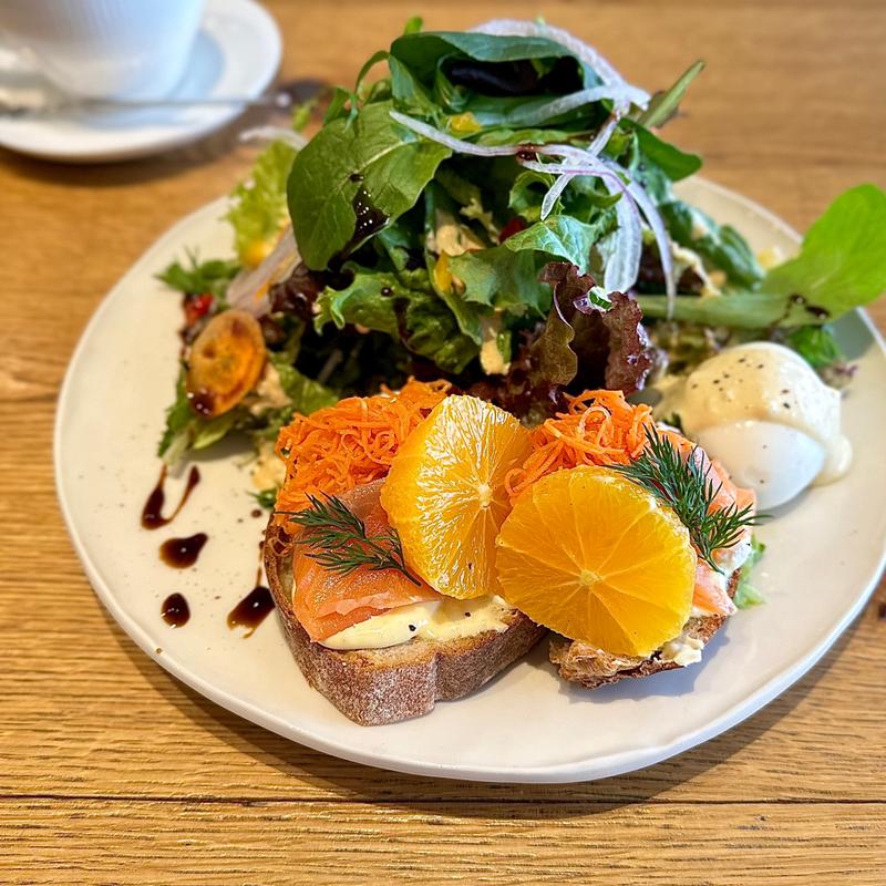 オープンサンドイッチ~スモークサーモン&クリームチーズ~(NIJIYA cafe&dining)