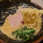 家系 豚骨醤油ラーメン（or塩味）(横浜家系ラーメン 麺匠うえ田)