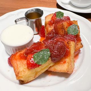 贅沢イチゴとマスカルポーネクリームのふわとろフレンチトースト(パーラー大箸(純洋食とスイーツ パーラー大箸))