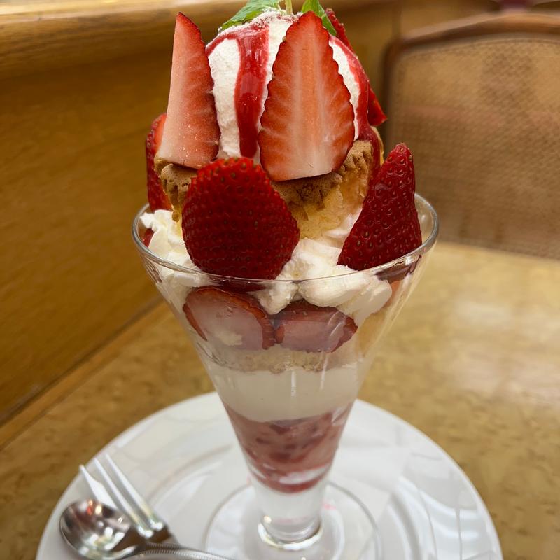 ストロベリーショートケーキパフェ(銀座コージーコーナー リヴィン田無店)