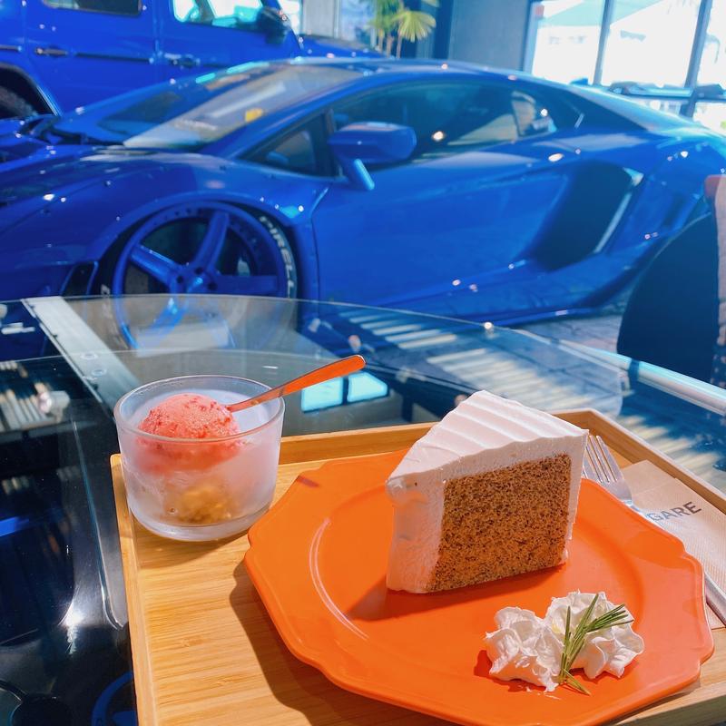 紅茶のシフォンケーキ＆苺アイス(kitchen&cafe GARE GARE)